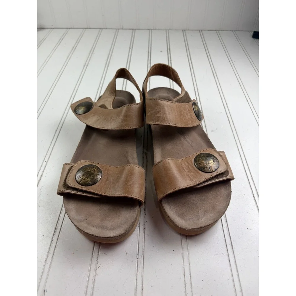 Taos Carousel 3 Tan Laurie Sandals Women's Size 10-10.5 EU 41 $175
